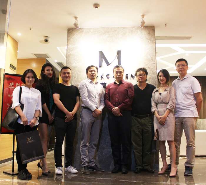 莫川裝飾管理層與西南民族大學領導合影 莫川裝飾管理層與西南民族大學領導合影